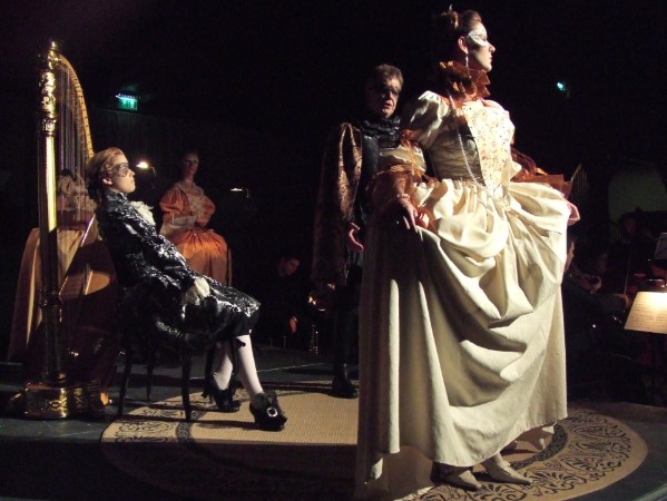 Assuerus, Haman (Volker Kracht) und Esther (Mirjam Brose) Assuerus, Haman (Volker Kracht) und Esther (Mirjam Brose)